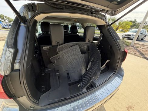 Used 2017 Nissan Pathfinder Platinum w/ Midnight Edition Package image 33