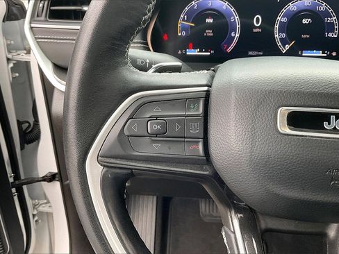 Certified 2022 Jeep Grand Cherokee L Laredo image 30