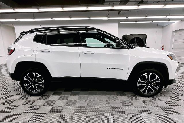 Used 2024 Jeep Compass Limited AWD/4WD image 15