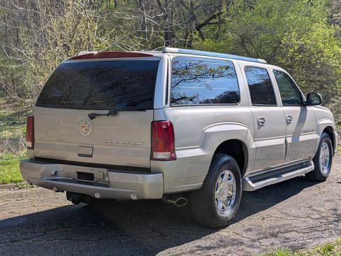 Used 2004 Cadillac Escalade ESV AWD image 19