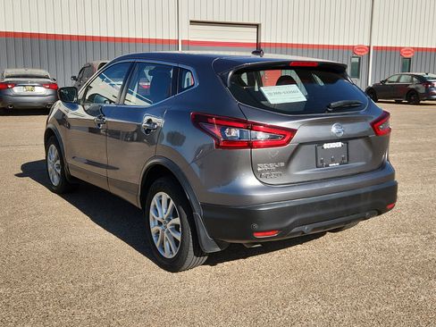 Used 2021 Nissan Rogue Sport S image 3