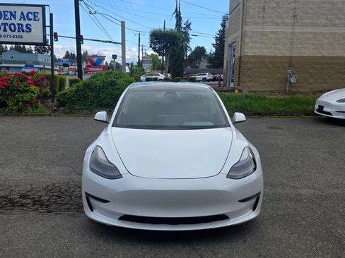 Used 2023 Tesla Model 3 Standard Range RWD image 2