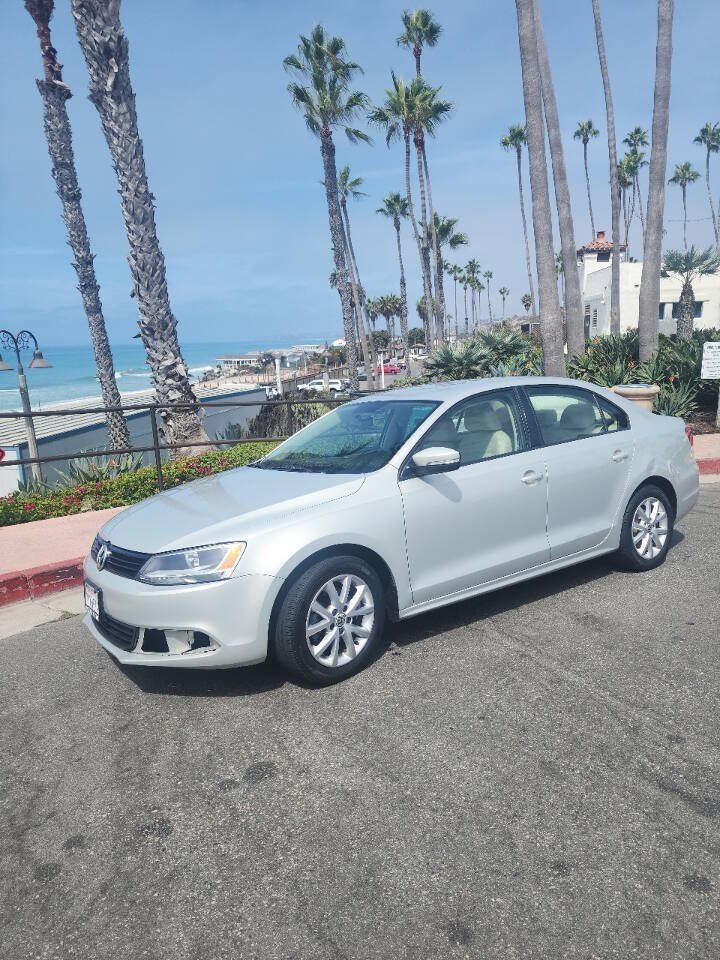 Used 2012 Volkswagen Jetta SE FWD image 2