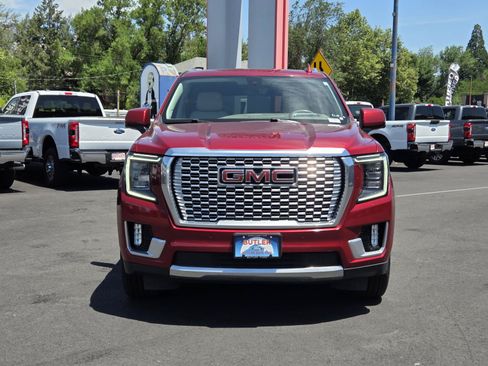 Used 2021 GMC Yukon Denali w/ Denali Premium Package AWD/4WD image 2