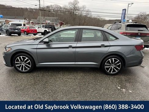 Certified 2025 Volkswagen Jetta SE image 8