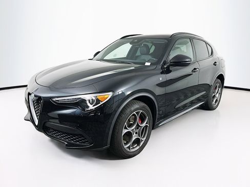 Used 2022 Alfa Romeo Stelvio Ti image 3
