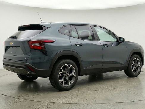 Used 2025 Chevrolet Trax LT image 9