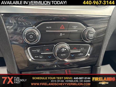 Used 2022 Chrysler 300 Touring w/ Sport Appearance Package image 19