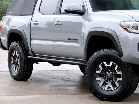 Used 2019 Toyota Tacoma TRD Off-Road w/ TRD Premium Off Road Package image 3