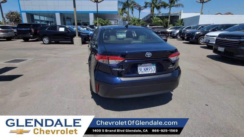 Used 2024 Toyota Corolla LE FWD image 7