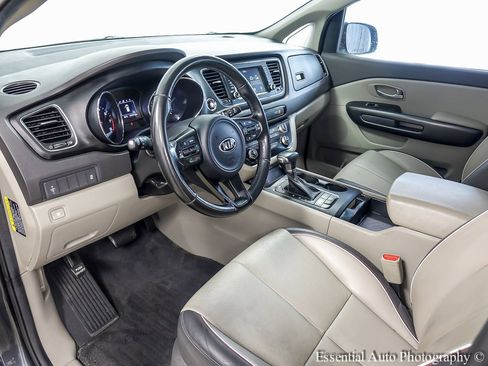 Used 2018 Kia Sedona LX w/ LX Essentials Premium Package image 10