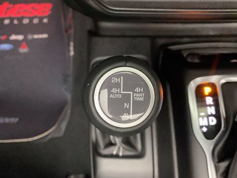 Used 2022 Jeep Wrangler Unlimited Sahara w/ Cold Weather Group AWD/4WD image 20