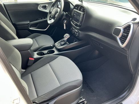 Used 2023 Kia Soul LX w/ LX Technology Package FWD image 13