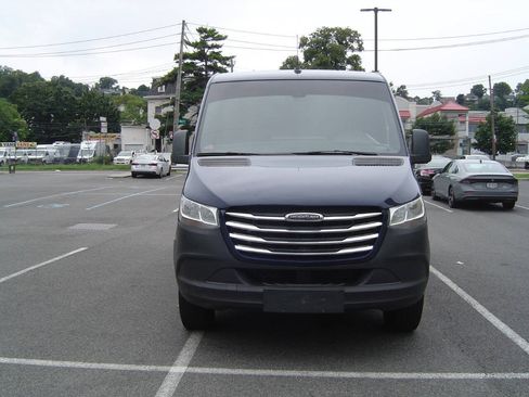 Used 2019 Freightliner Sprinter 2500 RWD image 3