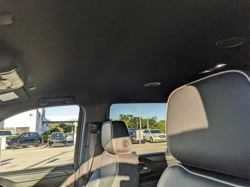 Used 2024 GMC Yukon SLT image 23