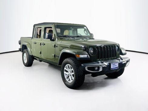 Used 2023 Jeep Gladiator Sport AWD/4WD image 3