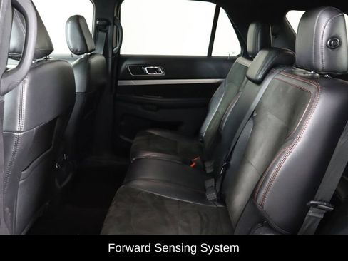 Used 2018 Ford Explorer XLT w/ Equipment Group 202A image 17