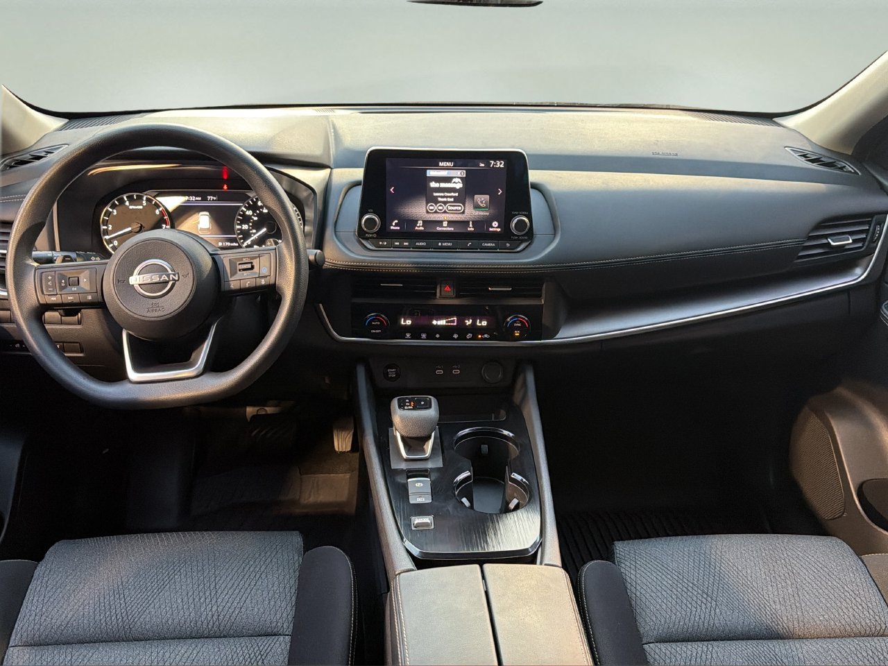 Used 2024 Nissan Rogue SV FWD image 13