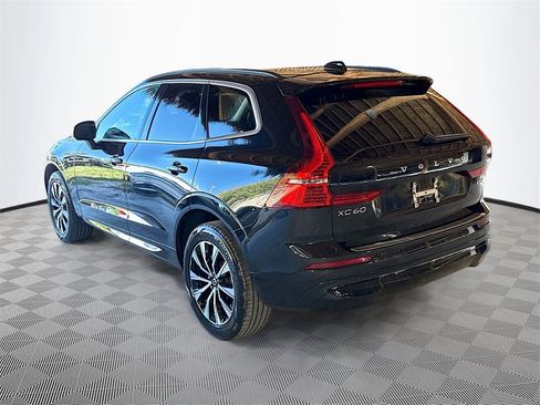 Used 2023 Volvo XC60 B5 Core image 8