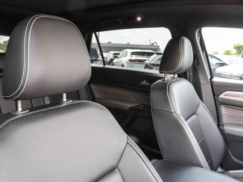 Used 2023 Volkswagen Atlas Cross Sport SE w/ Panoramic Sunroof Package AWD/4WD image 40