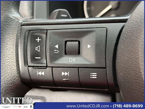 Used 2023 Nissan Pathfinder S image 23