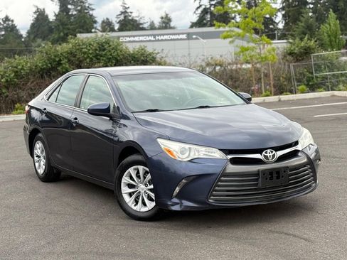 Used 2015 Toyota Camry LE FWD image 2