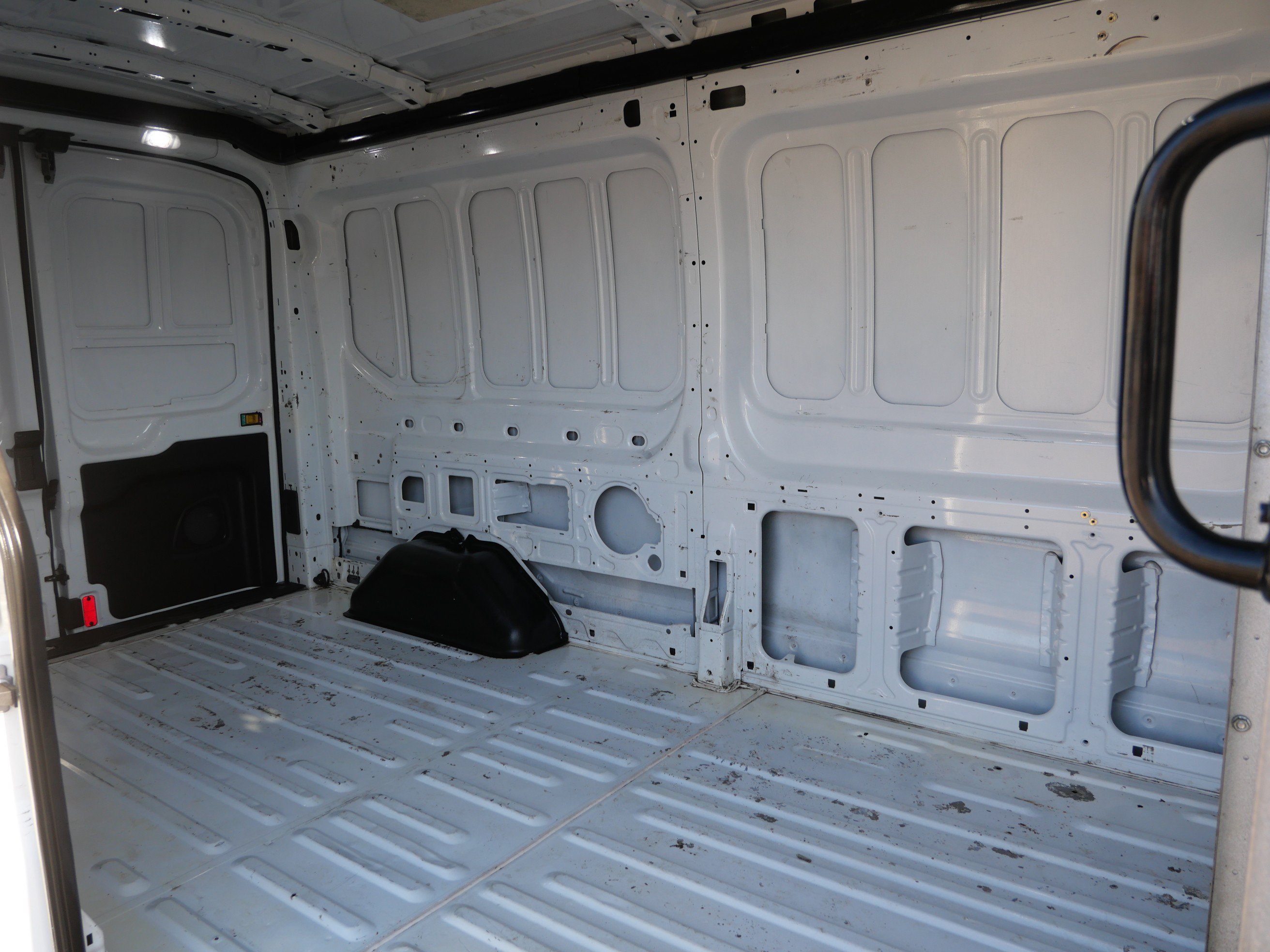Used 2019 Ford Transit 250 148 Medium Roof RWD image 24