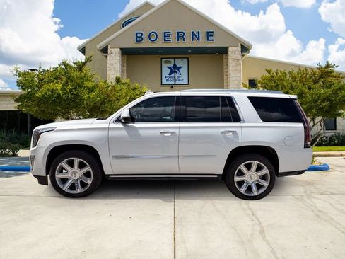 Used 2020 Cadillac Escalade Premium Luxury AWD/4WD image 2