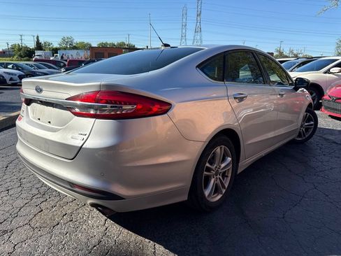 Used 2018 Ford Fusion SE w/ Fusion SE Technology Package FWD image 6