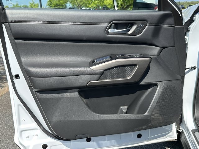 Certified 2025 Nissan Pathfinder Platinum AWD/4WD image 12