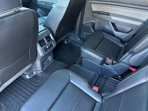 Used 2023 Volkswagen Atlas SEL AWD/4WD image 12