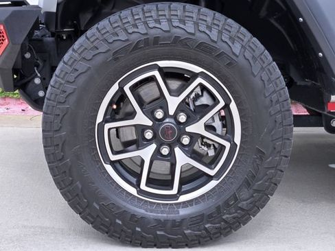 Used 2024 Jeep Gladiator Rubicon AWD/4WD image 14