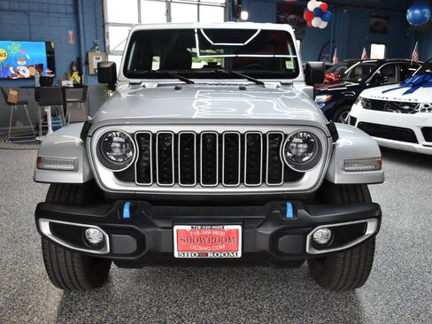 Used 2024 Jeep Wrangler Unlimited Sahara w/ Technology Group AWD/4WD image 10