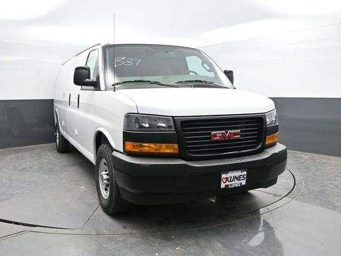 New 2026 GMC Savana 2500 Extended RWD image 2