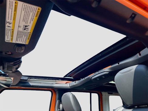 New 2025 Jeep Wrangler Unlimited Rubicon 392 image 28