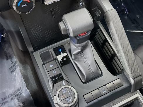 Used 2025 Toyota Tacoma TRD Off-Road AWD/4WD image 17