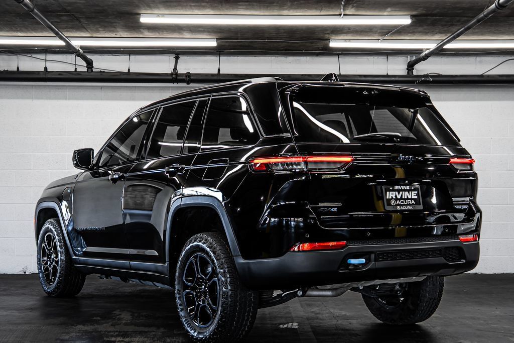 Used 2023 Jeep Grand Cherokee Trailhawk w/ Luxury Tech Group III AWD/4WD image 3