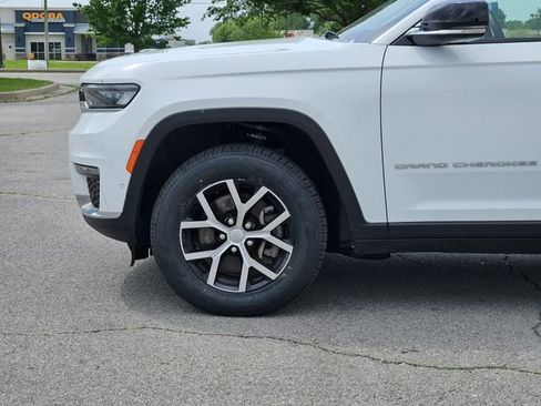 Used 2024 Jeep Grand Cherokee L Limited w/ Luxury Tech Group II AWD/4WD image 6