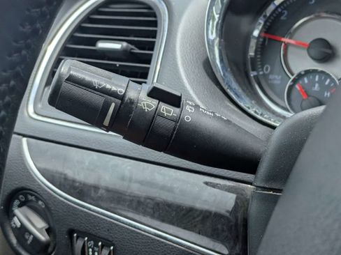 Used 2016 Chrysler Town & Country Touring FWD image 25