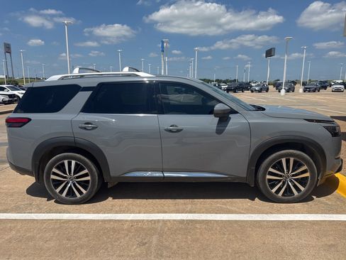 Used 2023 Nissan Pathfinder Platinum FWD image 8