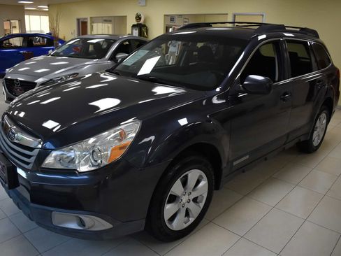 Used 2011 Subaru Outback 2.5i Premium w/ All-Weather Pkg AWD/4WD image 8