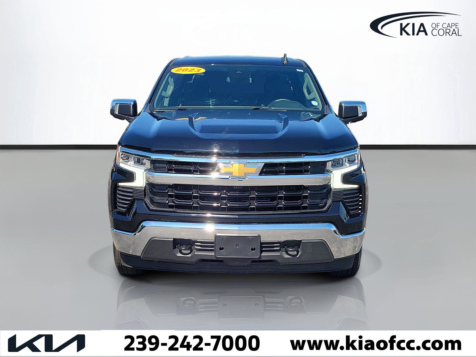Used 2023 Chevrolet Silverado 1500 LT w/ Safety Package AWD/4WD image 2