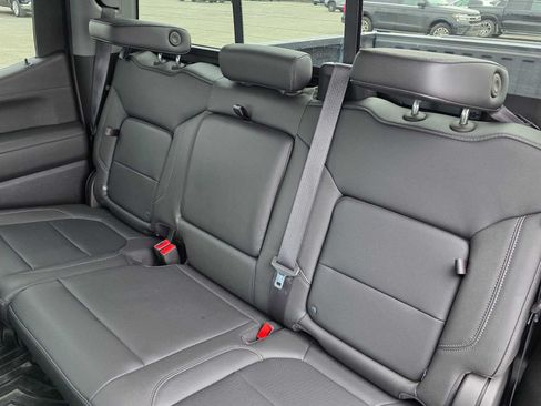 Used 2022 Chevrolet Silverado 1500 LTZ w/ LTZ Premium Package AWD/4WD image 17