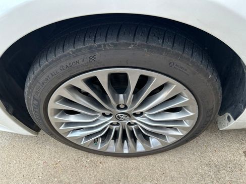 Used 2017 Toyota Avalon Touring FWD image 21