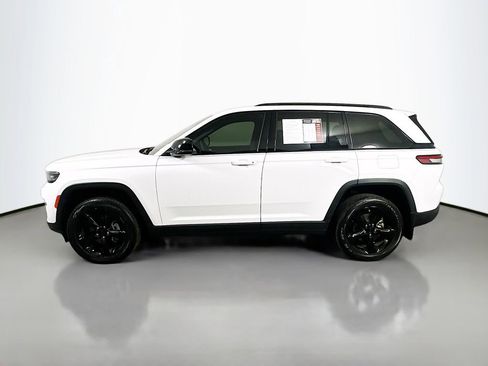 Used 2024 Jeep Grand Cherokee Altitude AWD/4WD image 5