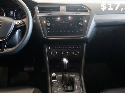 Certified 2021 Volkswagen Tiguan SE image 35