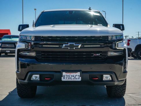 Used 2021 Chevrolet Silverado 1500 LT Trail Boss w/ Convenience Package II image 2