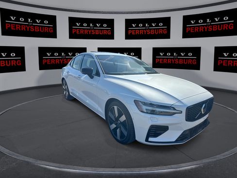 Used 2024 Volvo S60 T8 Plus w/ Climate Package image 2