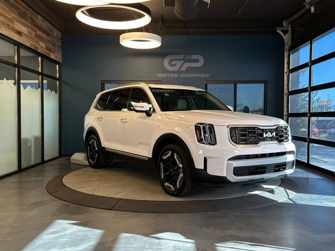 Used 2024 Kia Telluride S w/ S Sunroof Package AWD/4WD image 1