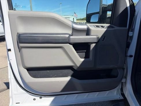 Used 2017 Ford F250 XLT w/ XLT Premium Package AWD/4WD image 9
